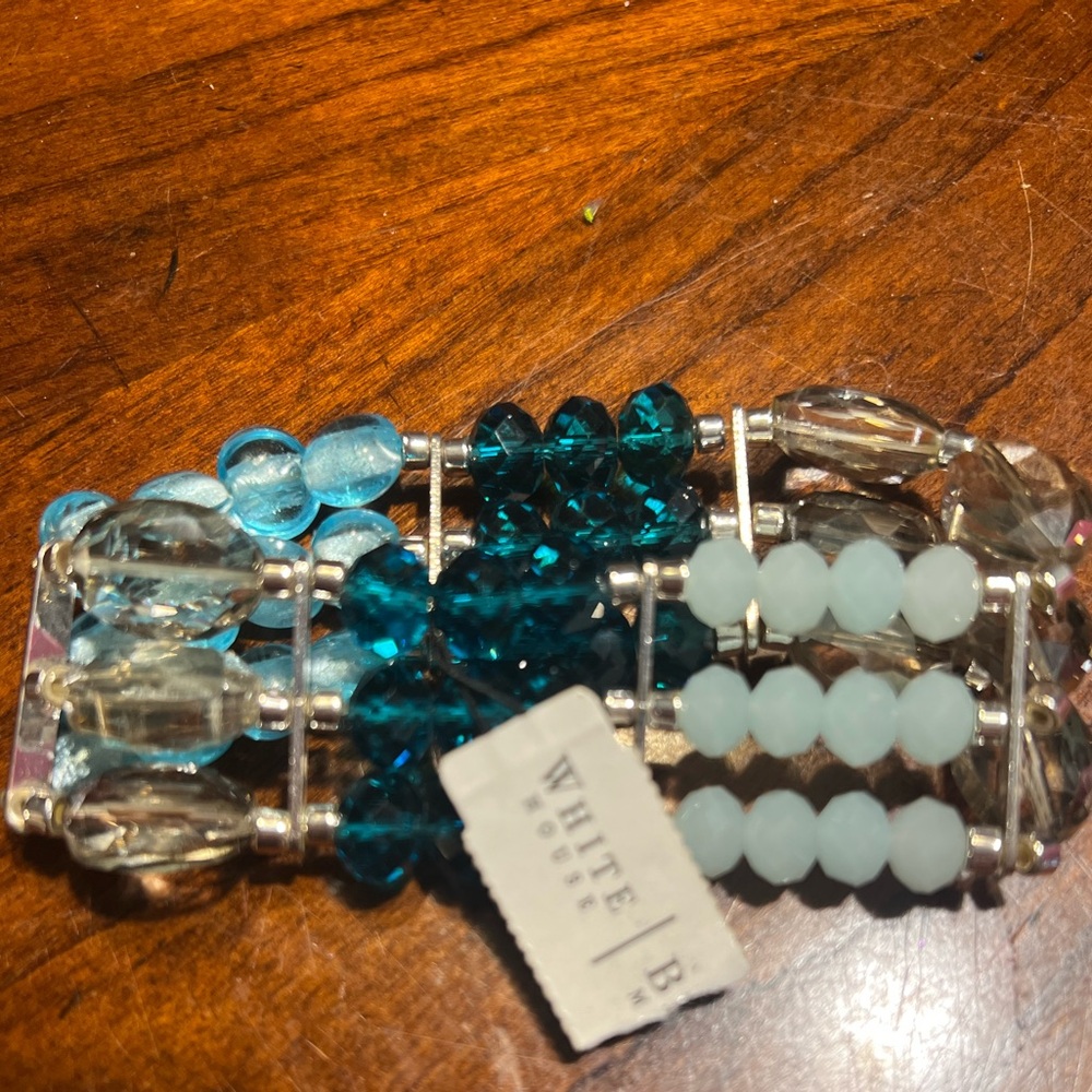 White House Black Market stretch Beaded Bracelet NWT 🩵